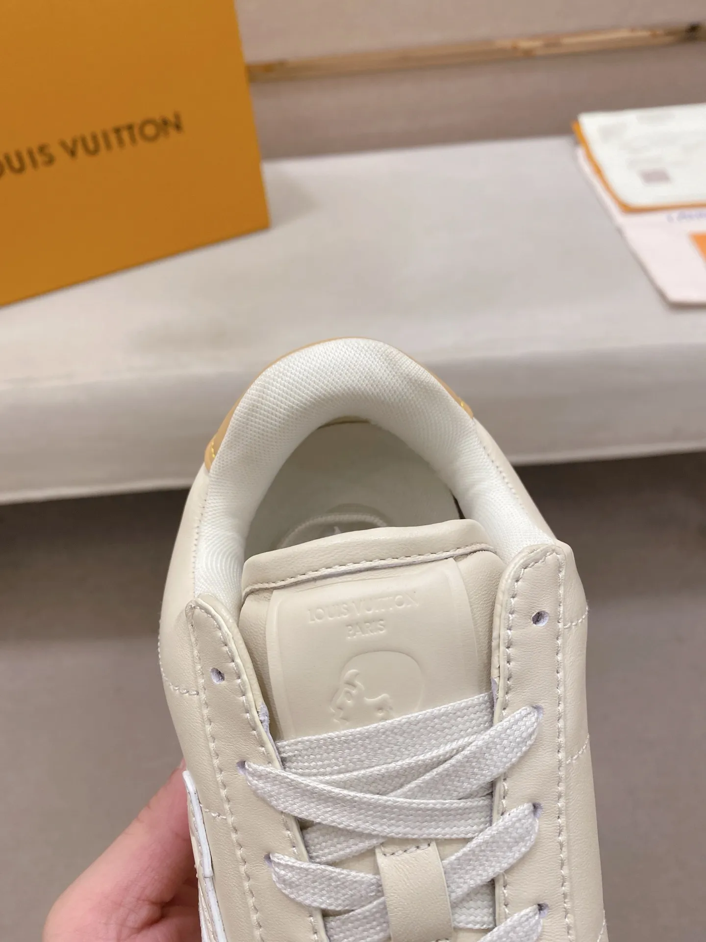 Men's shoes💰: Couple style 700💰LOUIS VUITTON Footint Soccer sneakers‼ ️ The top version, the same sneakers for LV couples. You will look fashionable when you wear them. This Footint Soccer sneaker was unveiled in the 2025 spring and summer series fashion show. The tongue is embellished with the Lvers United badge inspired by the football team. The rubber sole of the foot is decorated with multiple Louis Vuitton logos. The original latest packaging. Fabric: original imported cowhide. Lining: original imported breathable mesh. Foot pad: original injection molding pad. Outsole: original molded T combination outsole. Size: 35-45.